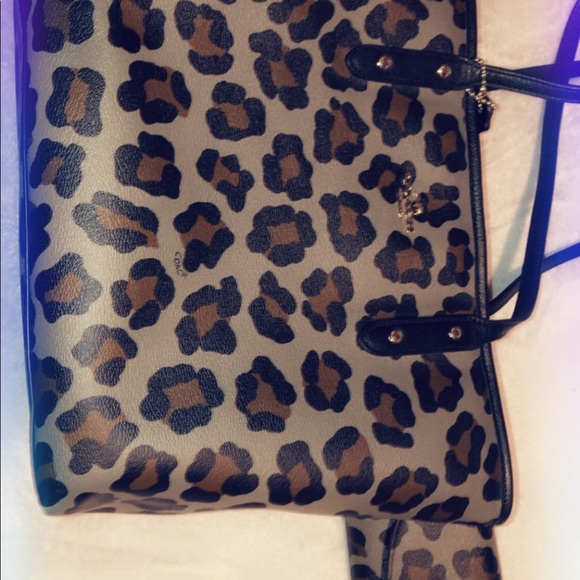 Coach limited sold out purse w side bag and wallet - Picture 5 of 6